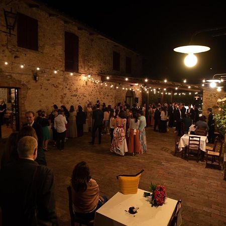 Albergo Ristorante Da Vestro 몬티시아노 외부 사진