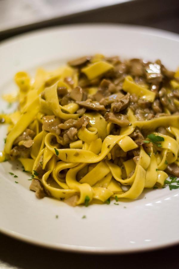 Albergo Ristorante Da Vestro 몬티시아노 외부 사진