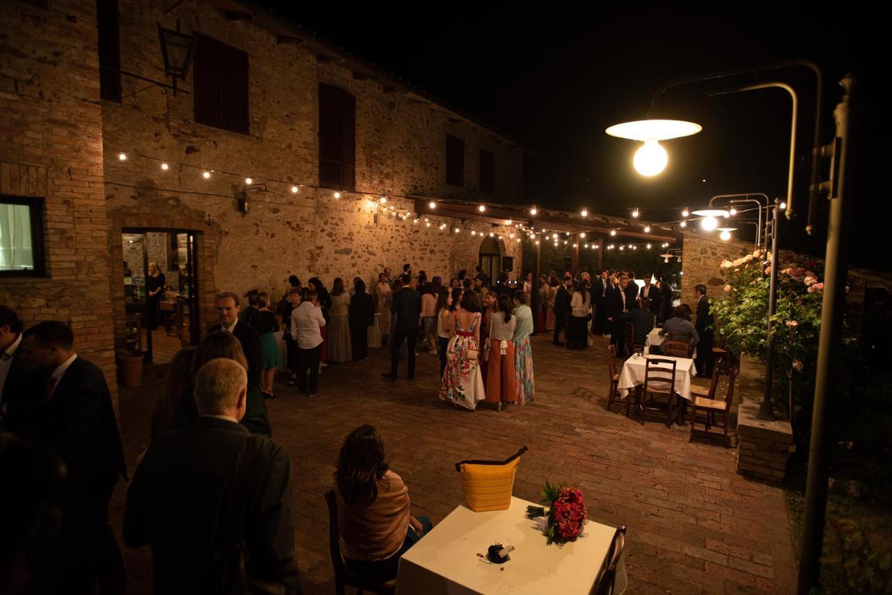Albergo Ristorante Da Vestro 몬티시아노 외부 사진