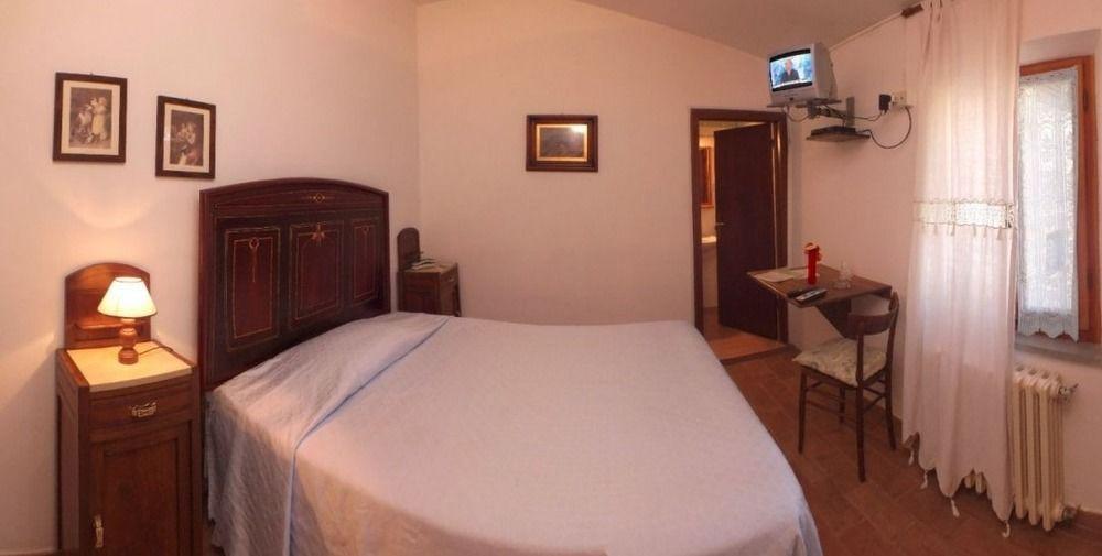 Albergo Ristorante Da Vestro 몬티시아노 외부 사진