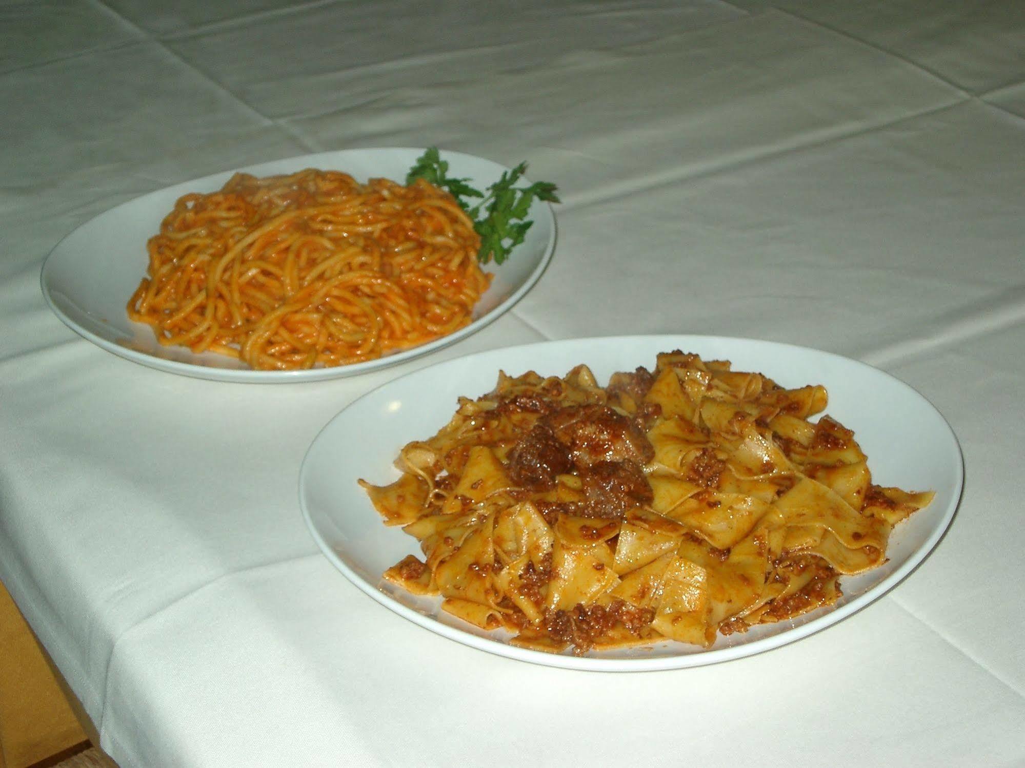 Albergo Ristorante Da Vestro 몬티시아노 외부 사진