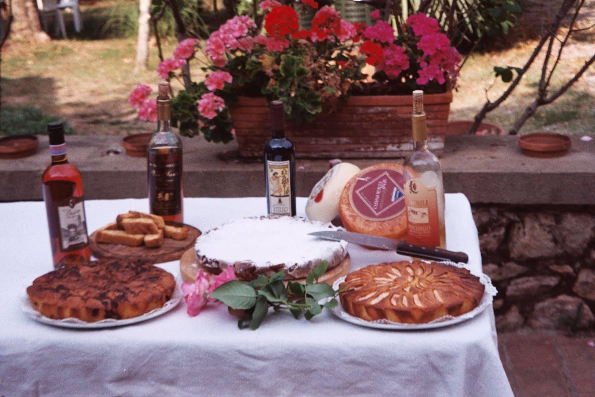 Albergo Ristorante Da Vestro 몬티시아노 외부 사진