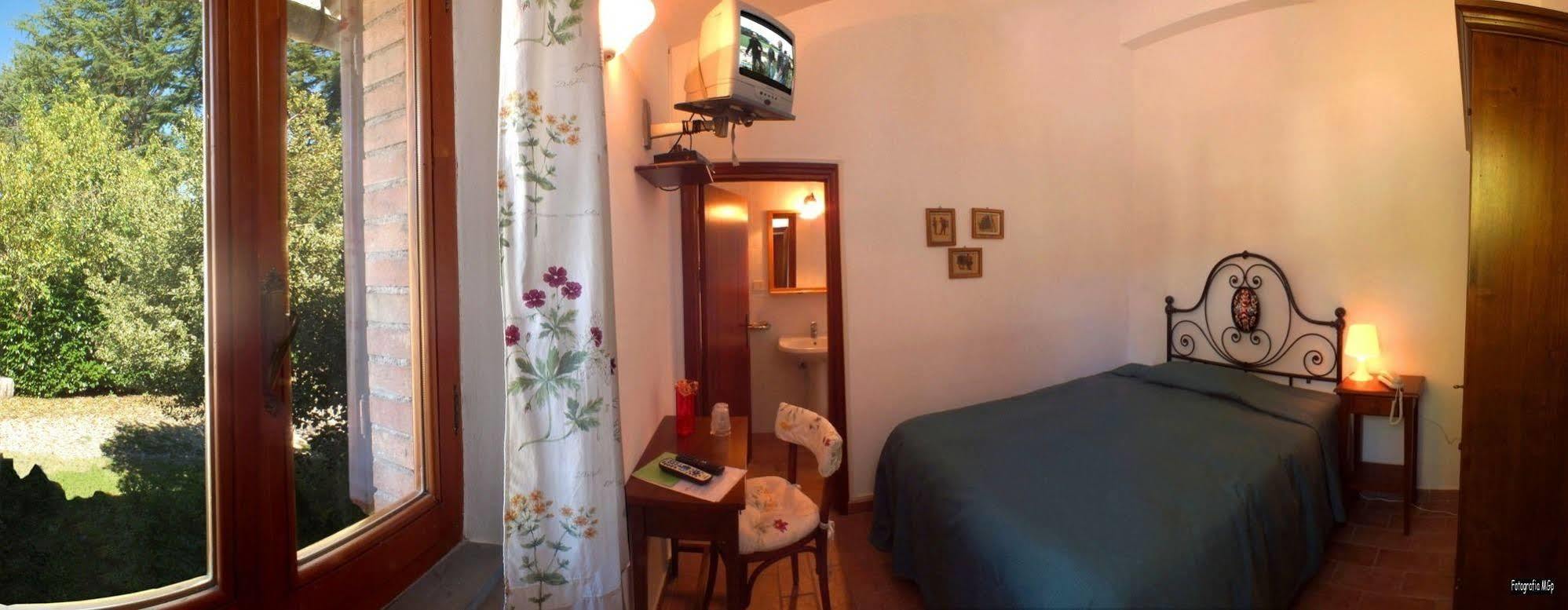 Albergo Ristorante Da Vestro 몬티시아노 외부 사진