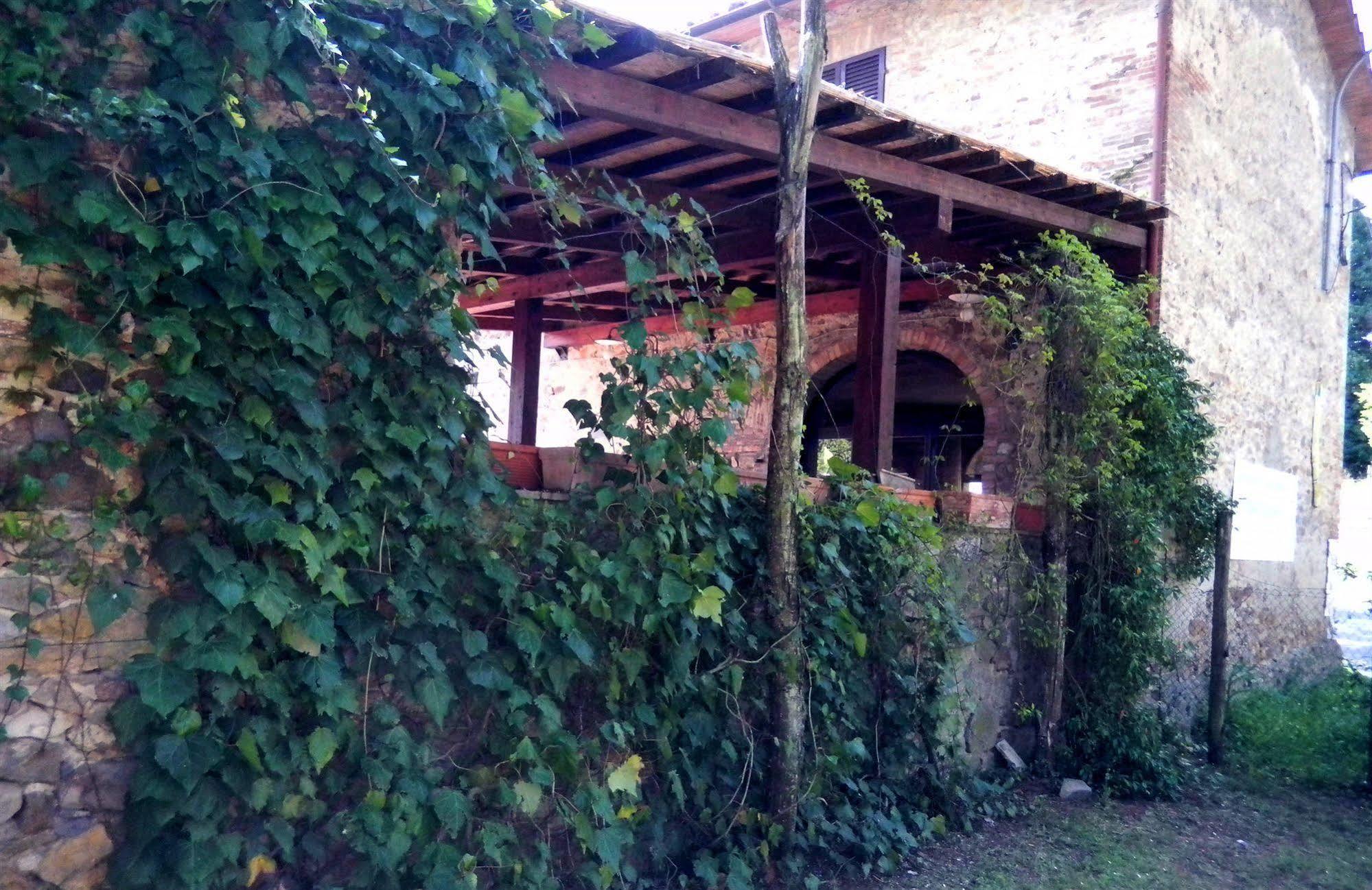Albergo Ristorante Da Vestro 몬티시아노 외부 사진